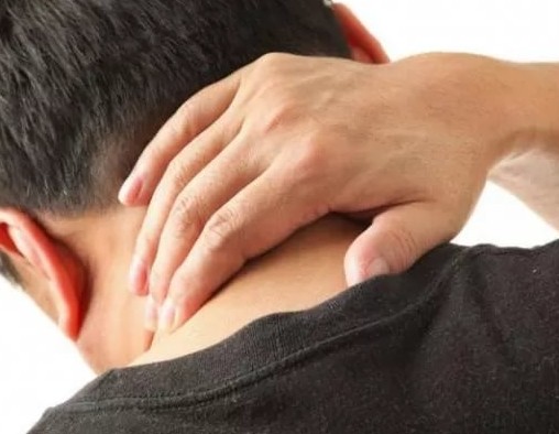 Болит затылок когда наклоняю голову назад