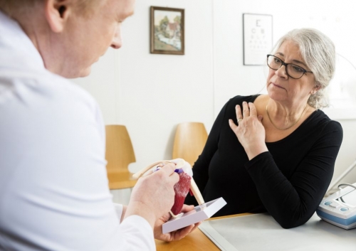 Что болит в левом боку под лопаткой сзади со спины