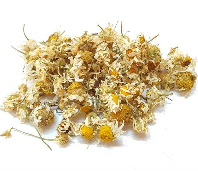 Цветки ромашки для приготовления отвара от бородавок на спине