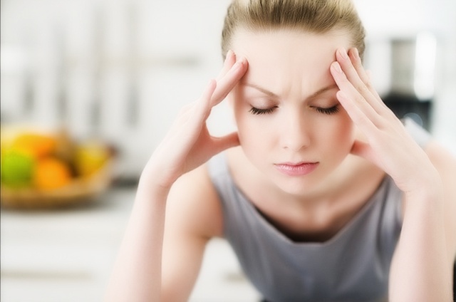 Почему болит при заложенном носе голова и что это может быть