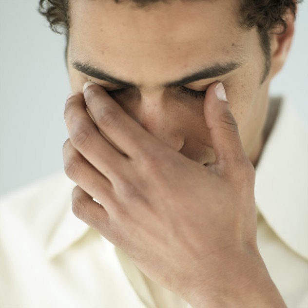 Голова болит так что глазами шевелить больно