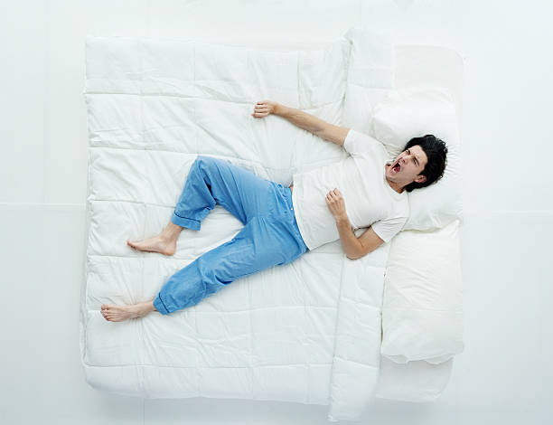 Кровать должна быть достаточно широкой, чтобы можно было вытянуться во весь рост или раскинуть руки