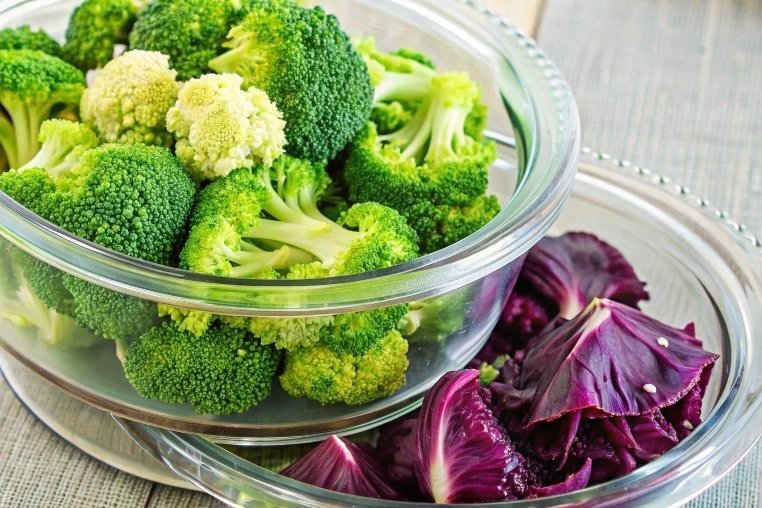 Болит голова прыщи на голове