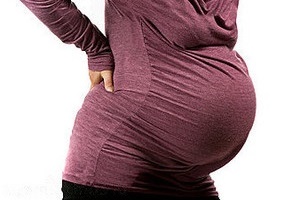 Боли в спине на последних сроках беременности Боли в спине на последних сроках беременности