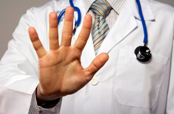 почему болит внизу спины с правой стороны