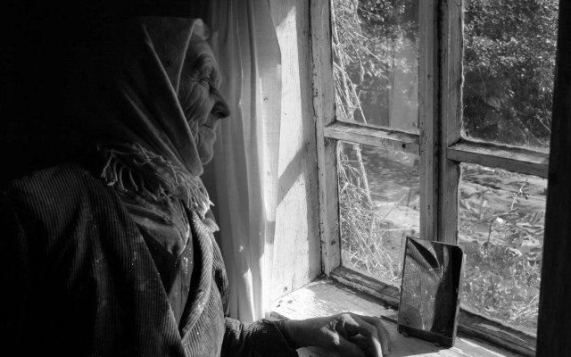 Видеть во сне бабушку умершую, живой к чему снится по соннику